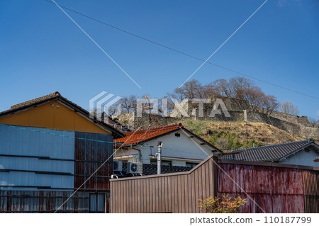 【傳統建築群重要保護區】從城東街景保護區眺望津山城遺址(2)岡山縣津山市 【傳統建築群重要保護區】從城東街景保護區眺望津山城遺址(2)岡山縣津山市 110187799