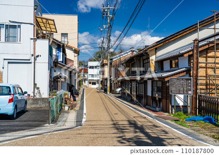 [Important Preservation District for Groups of Traditional Buildings] Joto: Scenery of Izumo Kaido and Hashimoto Town 1, Tsuyama City, Okayama Prefecture 110187800