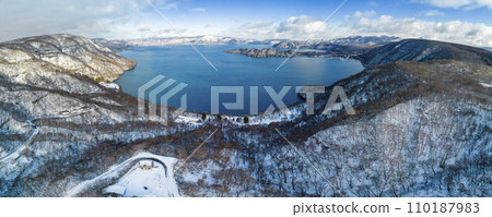 Lake Towada on New Year’s Day 110187983