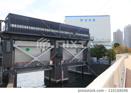 Oshima River sluice gate that separates the Eitai Oyoko River and the Sumida River in Koto Ward, Tokyo Oshima River sluice gate that separates the Eitai Oyoko River and the Sumida River in Koto Ward, Tokyo 110188046