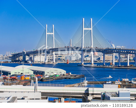 Yokohama Bay Bridge in clear winter weather 110189128