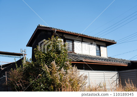 Old houses 110189345