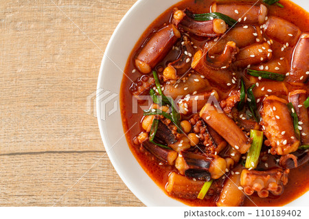 Stir-fried squid or octopus with Korean spicy sauce Stir-fried squid or octopus with Korean spicy sauce 110189402