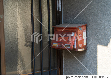 Letters piled up in an empty house 110189457