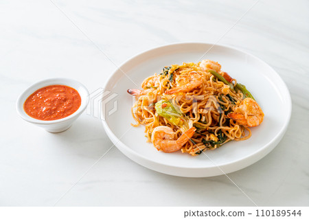 Stir-fried instant noodles sukiyaki with shrimps Stir-fried instant noodles sukiyaki with shrimps 110189544