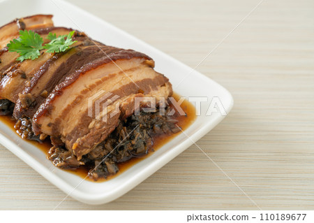 Steam Belly Pork With Swatow Mustard Cubbage Recipes or Mei Cai Kou Rou 110189677