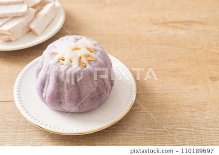 taro bun with white sugar cream and nut 110189697