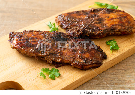 spicy grilled jamaican jerk chicken spicy grilled jamaican jerk chicken 110189703