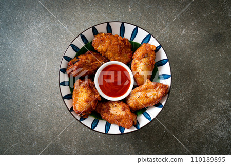 Crispy Fried Chicken with Fish Sauce 110189895