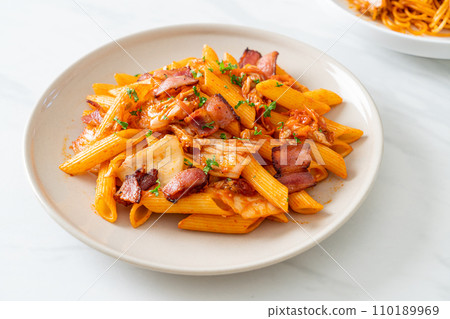 stir-fried penne pasta with kimchi and bacon stir-fried penne pasta with kimchi and bacon 110189969