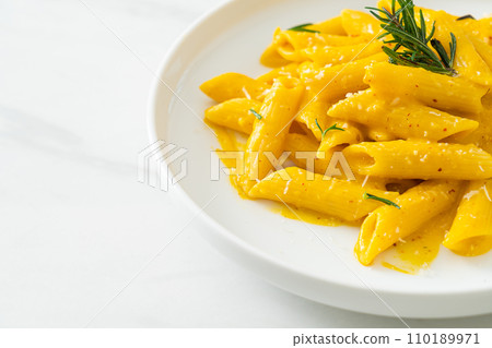 penne pasta with butternut pumpkin creamy sauce 110189971