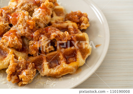 fried chicken with waffle and cheese 110190008