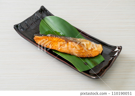 Grilled Salmon Steak with Soy Sauce 110190051