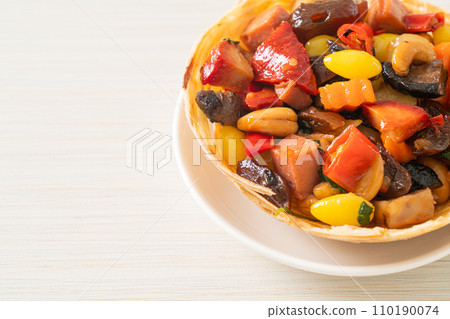 Stir fried mixed Chinese fruits .and nuts 110190074
