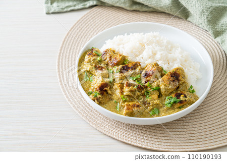 Afghani chicken in green curry or Hariyali tikka chicken hara masala with rice 110190193