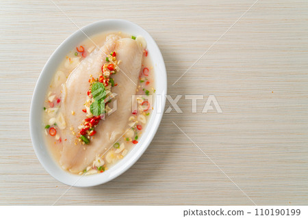 Steamed Fish in Spicy Lemon Sauce 110190199