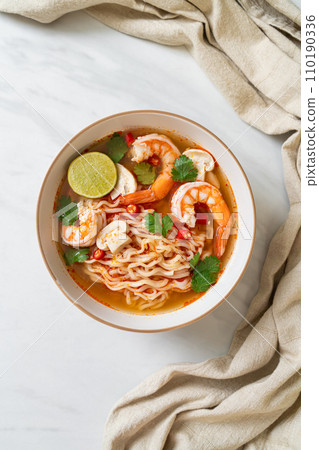 instant noodles ramen in spicy soup with shrimps (Tom Yum Kung) 110190336