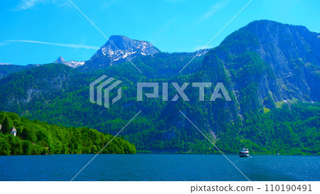 哈爾施塔特湖和山脈的壯麗景色 哈爾施塔特湖和山脈的壯麗景色 110190491