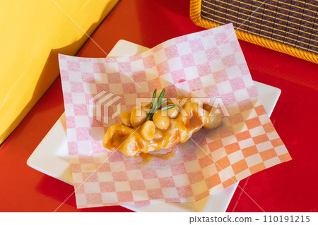 caramel with macadamia nuts croffle caramel with macadamia nuts croffle 110191215