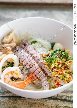 spicy seafood noodles bowl in Thai style 110191761