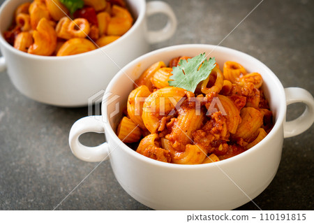 macaroni with tomatoes sauce and mince pork macaroni with tomatoes sauce and mince pork 110191815