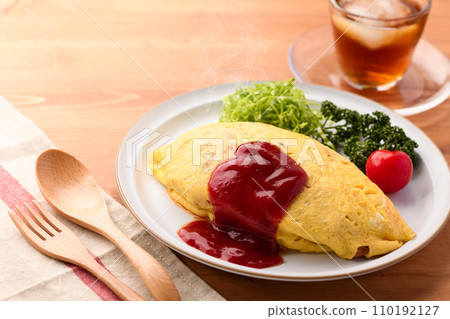 Omelette rice  110192127