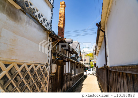 [Important Preservation District for Groups of Traditional Buildings] Joto, Alley 3 where the former Karita family residence is located, Tsuyama City, Okayama Prefecture 110195088