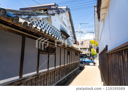 [Important Preservation District for Groups of Traditional Buildings] Joto, Alley 4 where the former Karita family residence is located, Tsuyama City, Okayama Prefecture 110195089