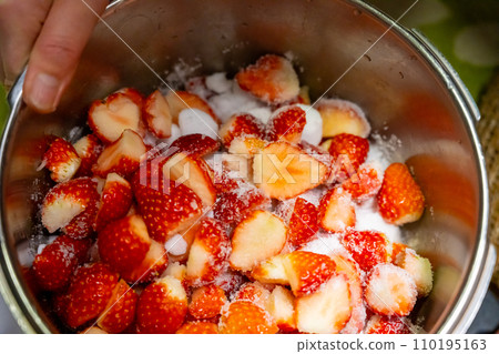 Make jam with sweet strawberries Make jam with sweet strawberries 110195163
