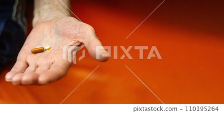 Close up view of senior male handholding pill. Supplements, longevity concept. Banner copy space Close up view of senior male handholding pill. Supplements, longevity concept. Banner copy space 110195264