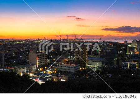 從千葉縣木更津市大田山公園看到的木更津黃昏 110196042