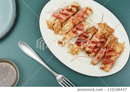 Enoki mushrooms rolls, asian food. 110196437