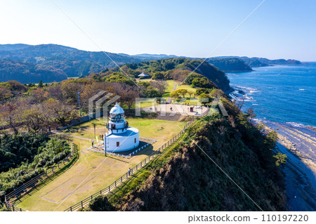 Rokkosaki Lighthouse on the Noto Peninsula (Suzu City, Ishikawa Prefecture) 110197220