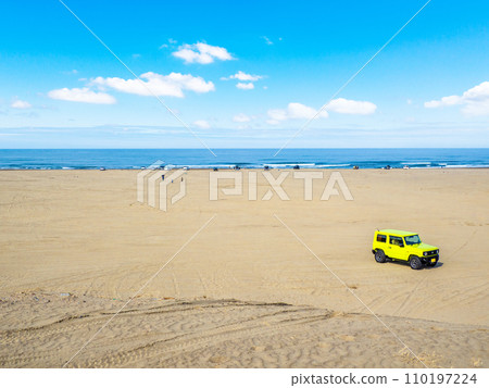 秋天的內灘海岸（石川縣內灘町） 110197224