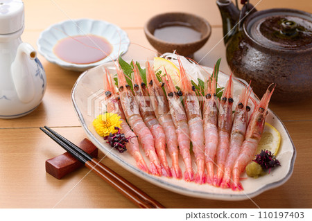 Shrimp Shrimp Sashimi 110197403