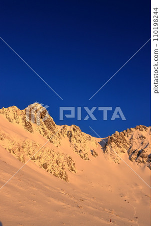 Central Alps in winter: Mt. Hokendake and Morgenrot of Senjojiki Cirque Central Alps in winter: Mt. Hokendake and Morgenrot of Senjojiki Cirque 110198244