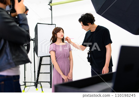 Shooting in a studio with a photographer 110198245