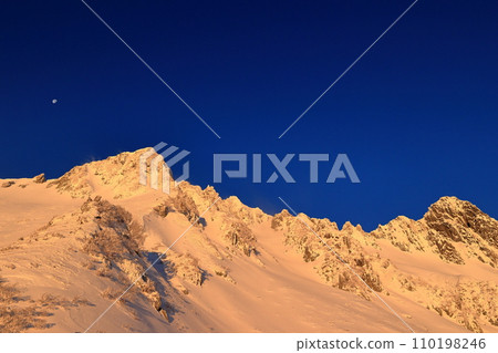 Central Alps in winter: Mt. Hokendake and Morgenrot of Senjojiki Cirque Central Alps in winter: Mt. Hokendake and Morgenrot of Senjojiki Cirque 110198246