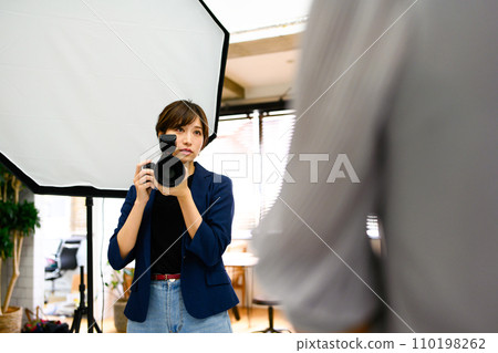 Shooting in a studio with a photographer 110198262