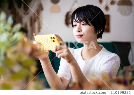 Indoor female portrait shooting 110199225