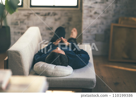 很酷的男性肖像 110199386