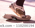 The sole of the shoe comes off 110200194