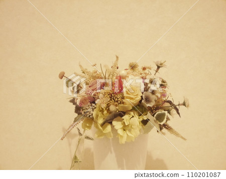 arrangement flower gift 110201087