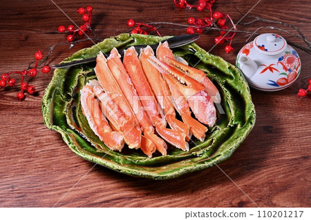 New Year's dishes, snow crab legs, crab, crab dishes. 110201217