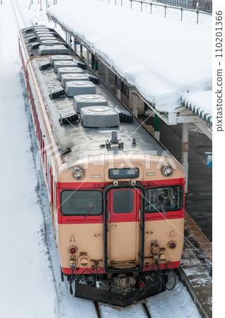 JNR color Kiha 58 and Kiha 28 series that used to run on the Yonesaka Line 110201366