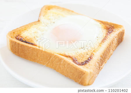 Delicious fried egg on toast Delicious fried egg on toast 110201402