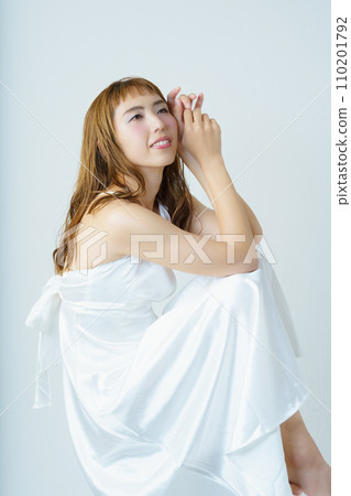 透明女性肖像 透明女性肖像 110201792