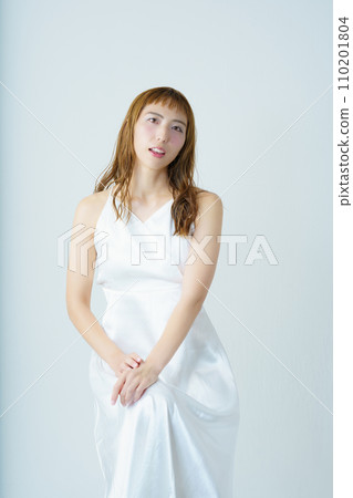 透明女性肖像 110201804