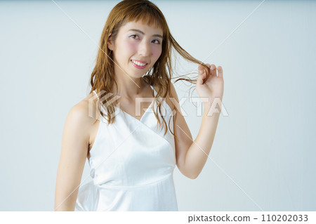Transparent female portrait Transparent female portrait 110202033