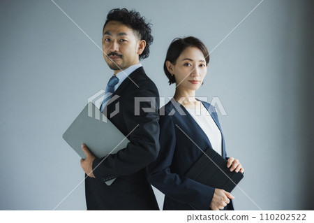 Middle businessmen and women 110202522